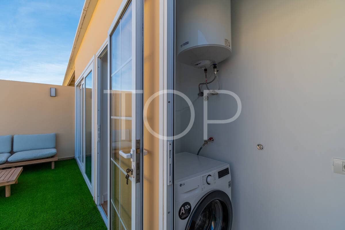 3 makuuhuone Kattohuoneisto myytävänä paikassa Palm-Mar mukana uima-altaan 
autotalli - 414 000 € (Ref: 9741429)