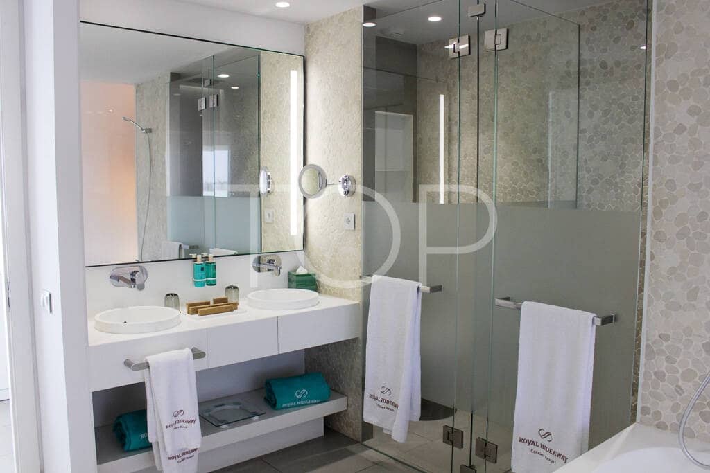 2 bedroom Flat for sale in La Caleta Adeje with pool - € 1,095,000 (Ref: 9758262)