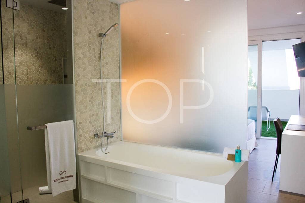 2 bedroom Flat for sale in La Caleta Adeje with pool - € 1,095,000 (Ref: 9758262)