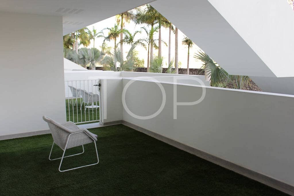 2 bedroom Flat for sale in La Caleta Adeje with pool - € 1,095,000 (Ref: 9758262)