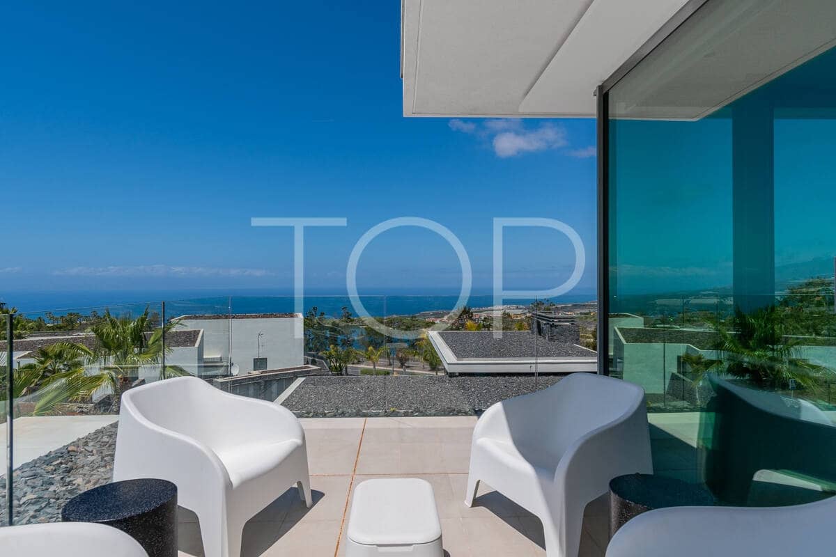 3 soverom Villa til salgs i Guia de Isora med svømmebasseng garasje - € 1 895 000 (Ref: 9789984)