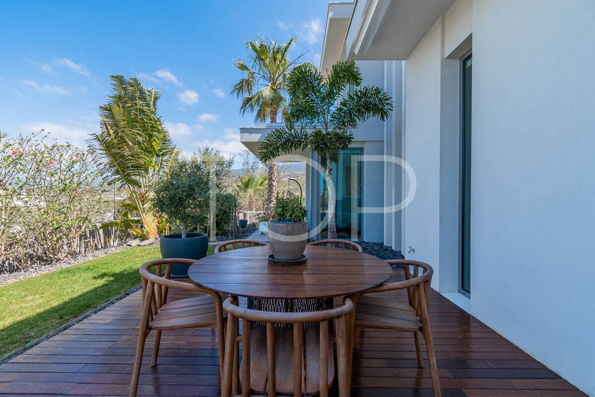 3 soverom Villa til salgs i Guia de Isora med svømmebasseng garasje - € 1 895 000 (Ref: 9789984)