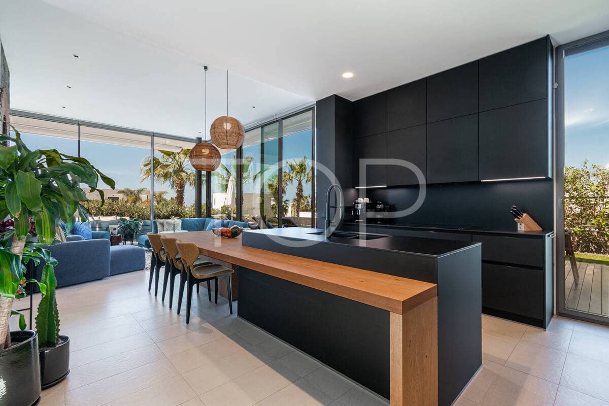 3 soverom Villa til salgs i Guia de Isora med svømmebasseng garasje - € 1 895 000 (Ref: 9789984)