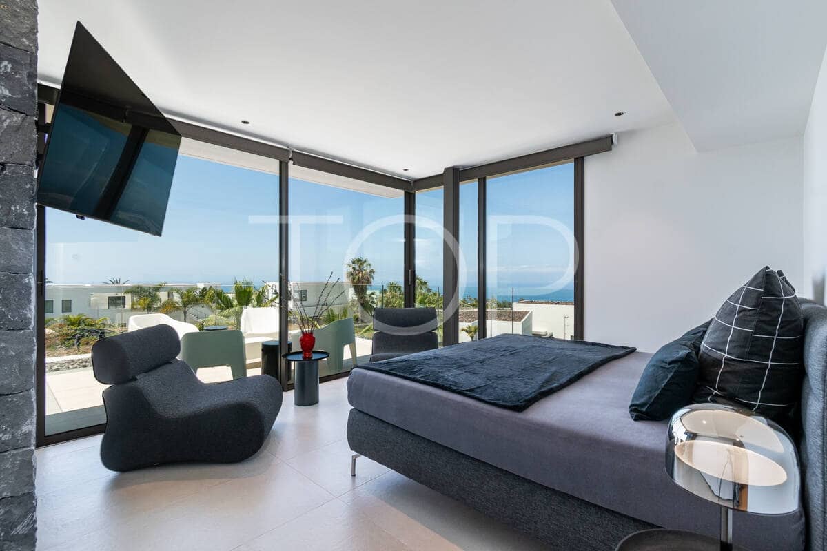 3 soverom Villa til salgs i Guia de Isora med svømmebasseng garasje - € 1 895 000 (Ref: 9789984)