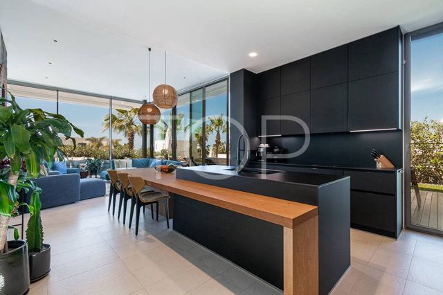 3 bedroom Villa for sale in Guía de Isora with pool garage - € 1,895,000 (Ref: 9789984)