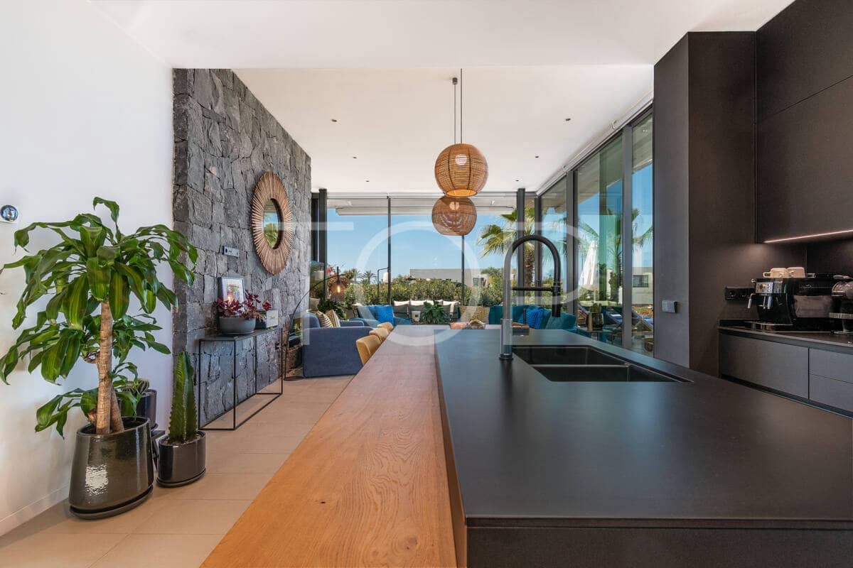 3 soverom Villa til salgs i Guia de Isora med svømmebasseng garasje - € 1 895 000 (Ref: 9789984)