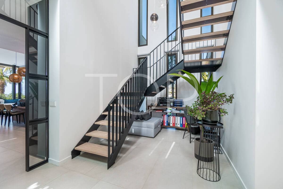 3 soverom Villa til salgs i Guia de Isora med svømmebasseng garasje - € 1 895 000 (Ref: 9789984)