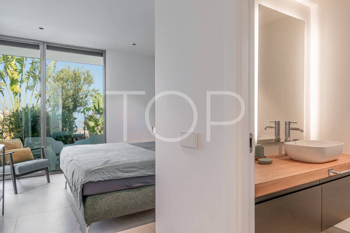 3 soverom Villa til salgs i Guia de Isora med svømmebasseng garasje - € 1 895 000 (Ref: 9789984)