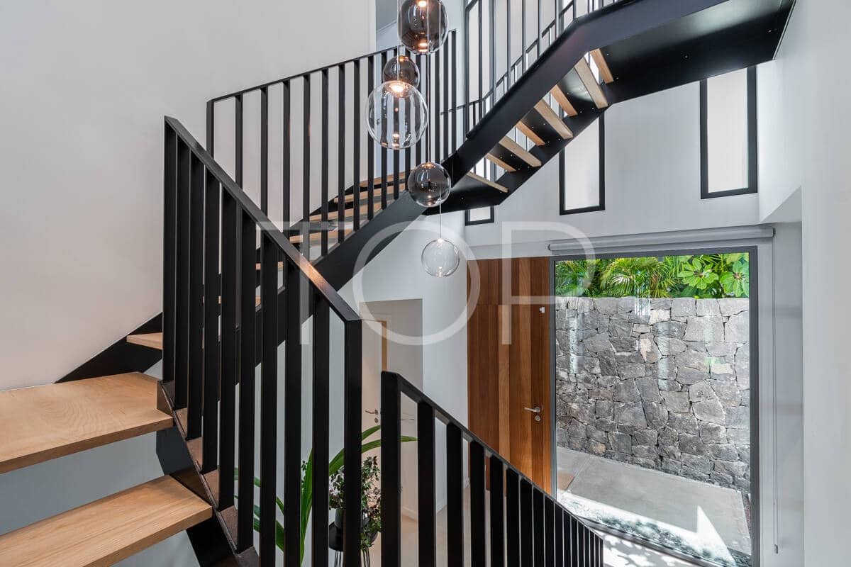 3 soverom Villa til salgs i Guia de Isora med svømmebasseng garasje - € 1 895 000 (Ref: 9789984)