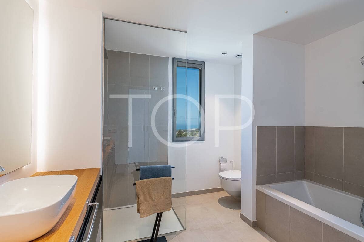 3 soverom Villa til salgs i Guia de Isora med svømmebasseng garasje - € 1 895 000 (Ref: 9789984)