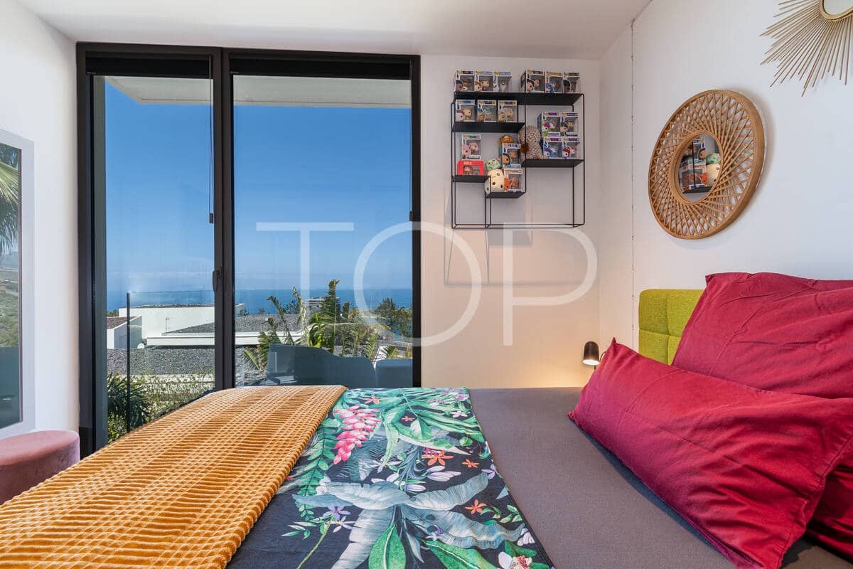 3 soverom Villa til salgs i Guia de Isora med svømmebasseng garasje - € 1 895 000 (Ref: 9789984)