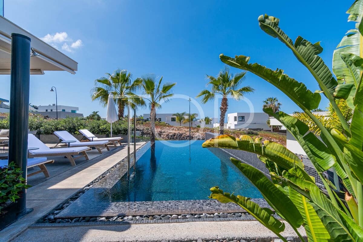 3 soverom Villa til salgs i Guia de Isora med svømmebasseng garasje - € 1 895 000 (Ref: 9789984)