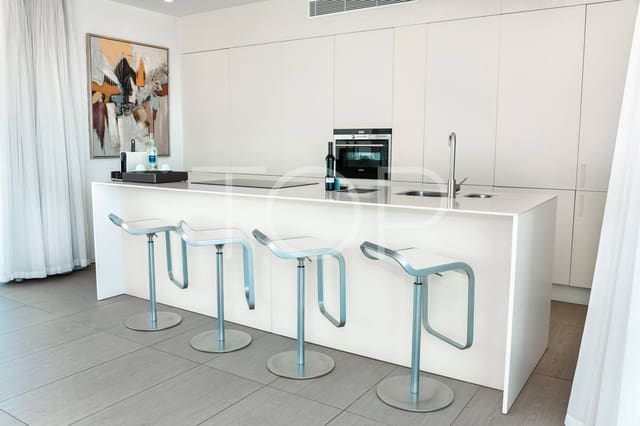 2 soveværelse Penthouse til salg i Playa del Duque, Adeje med swimmingpool garage - € 1.575.000 (Ref: 9803834)