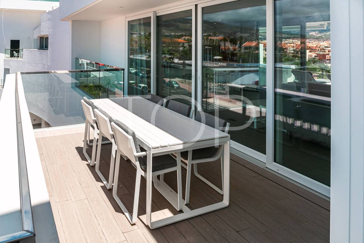 2 soveværelse Penthouse til salg i Playa del Duque med swimmingpool garage - € 1.575.000 (Ref: 9803834)