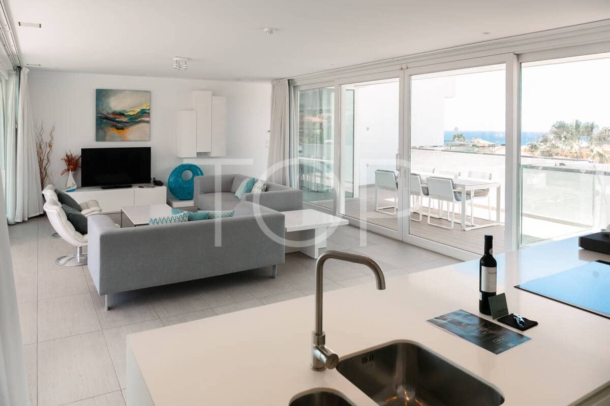 2 soveværelse Penthouse til salg i Playa del Duque med swimmingpool garage - € 1.575.000 (Ref: 9803834)