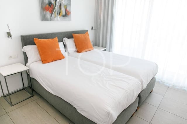 2 soveværelse Penthouse til salg i Playa del Duque, Adeje med swimmingpool garage - € 1.575.000 (Ref: 9803834)