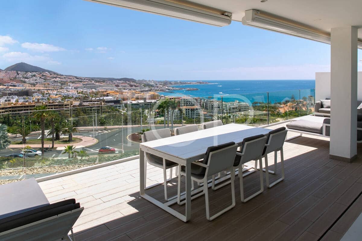 2 soveværelse Penthouse til salg i Playa del Duque med swimmingpool garage - € 1.575.000 (Ref: 9803834)