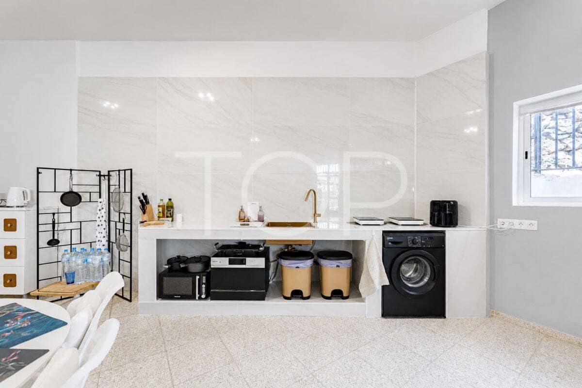 2 bedroom Terraced Villa for sale in Adeje with garage - € 355,000 (Ref: 9819733)