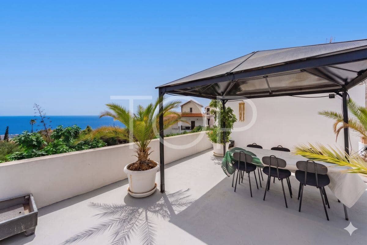 2 bedroom Terraced Villa for sale in Adeje with garage - € 355,000 (Ref: 9819733)