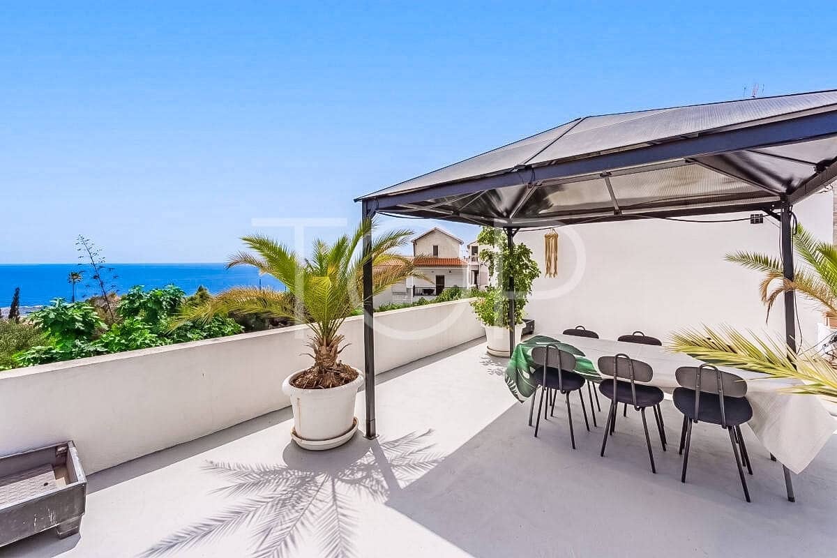 2 bedroom Terraced Villa for sale in Adeje with garage - € 319,000 (Ref: 9819733)