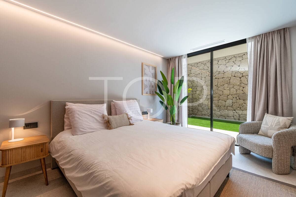2 chambre Appartement à vendre à Adeje avec piscine garage - 1 295 000 € (Ref: 9841945)