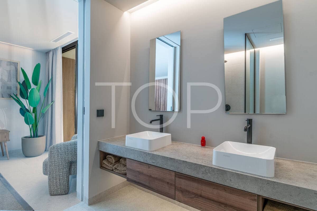2 chambre Appartement à vendre à Adeje avec piscine garage - 1 295 000 € (Ref: 9841945)