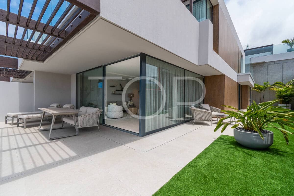 2 chambre Appartement à vendre à Adeje avec piscine garage - 1 295 000 € (Ref: 9841945)