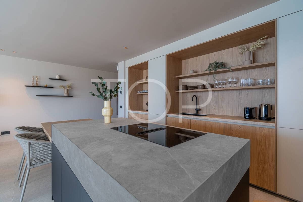 2 chambre Appartement à vendre à Adeje avec piscine garage - 1 295 000 € (Ref: 9841945)
