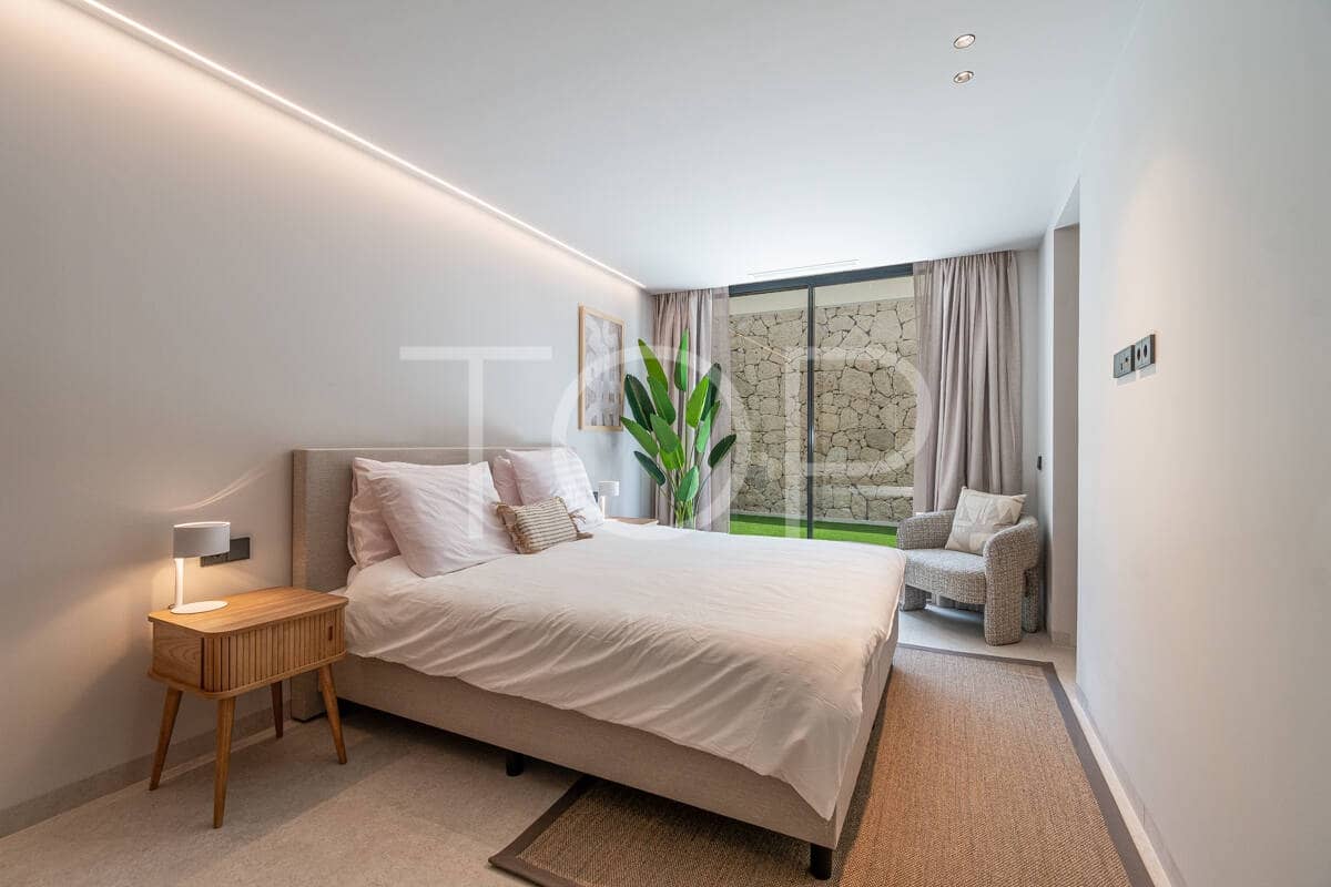 2 chambre Appartement à vendre à Adeje avec piscine garage - 1 295 000 € (Ref: 9841945)