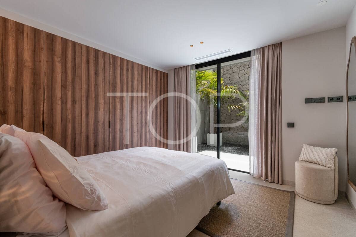 2 chambre Appartement à vendre à Adeje avec piscine garage - 1 295 000 € (Ref: 9841945)