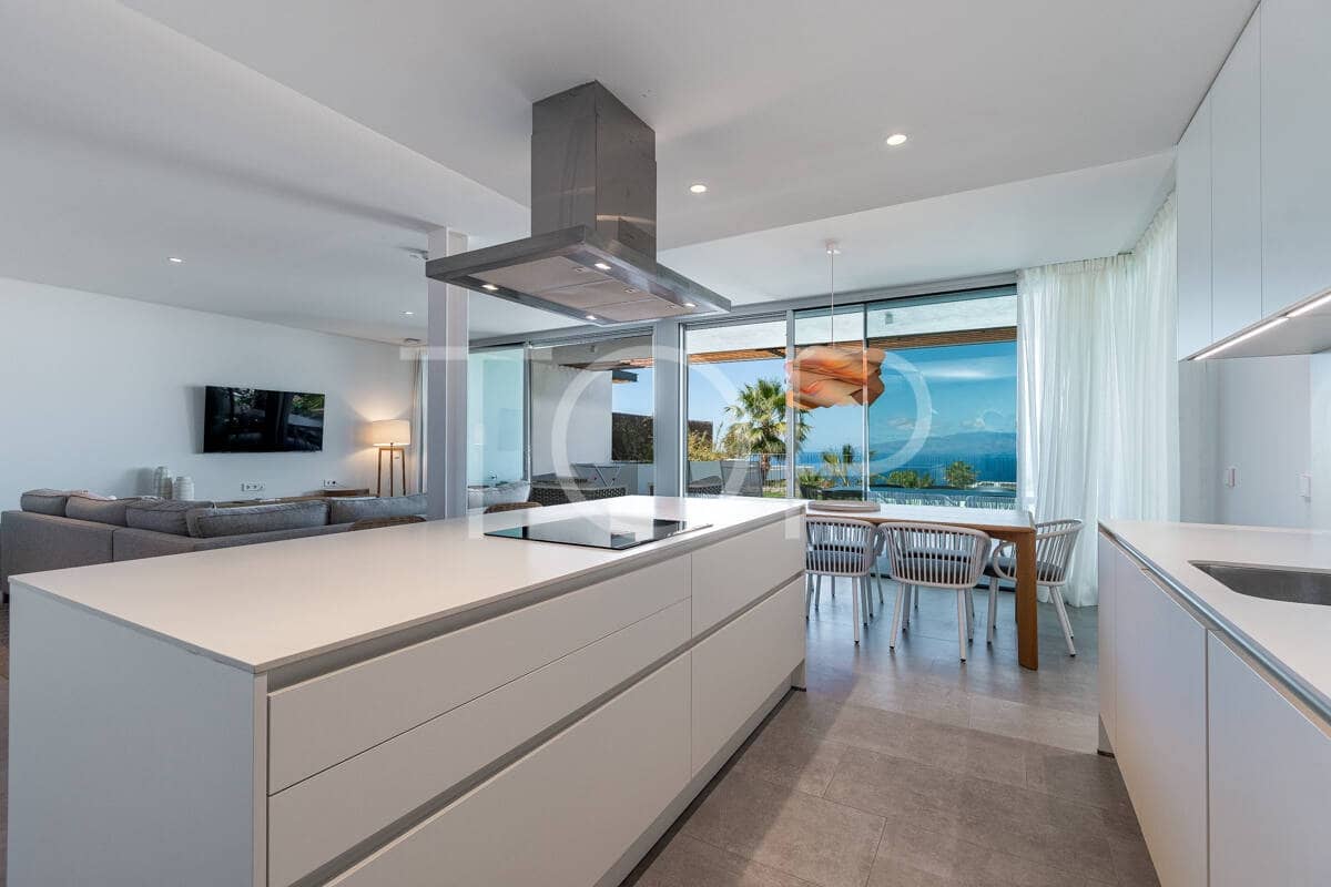 3 bedroom Flat for sale in Guia de Isora with pool garage - € 1,475,000 (Ref: 9841946)