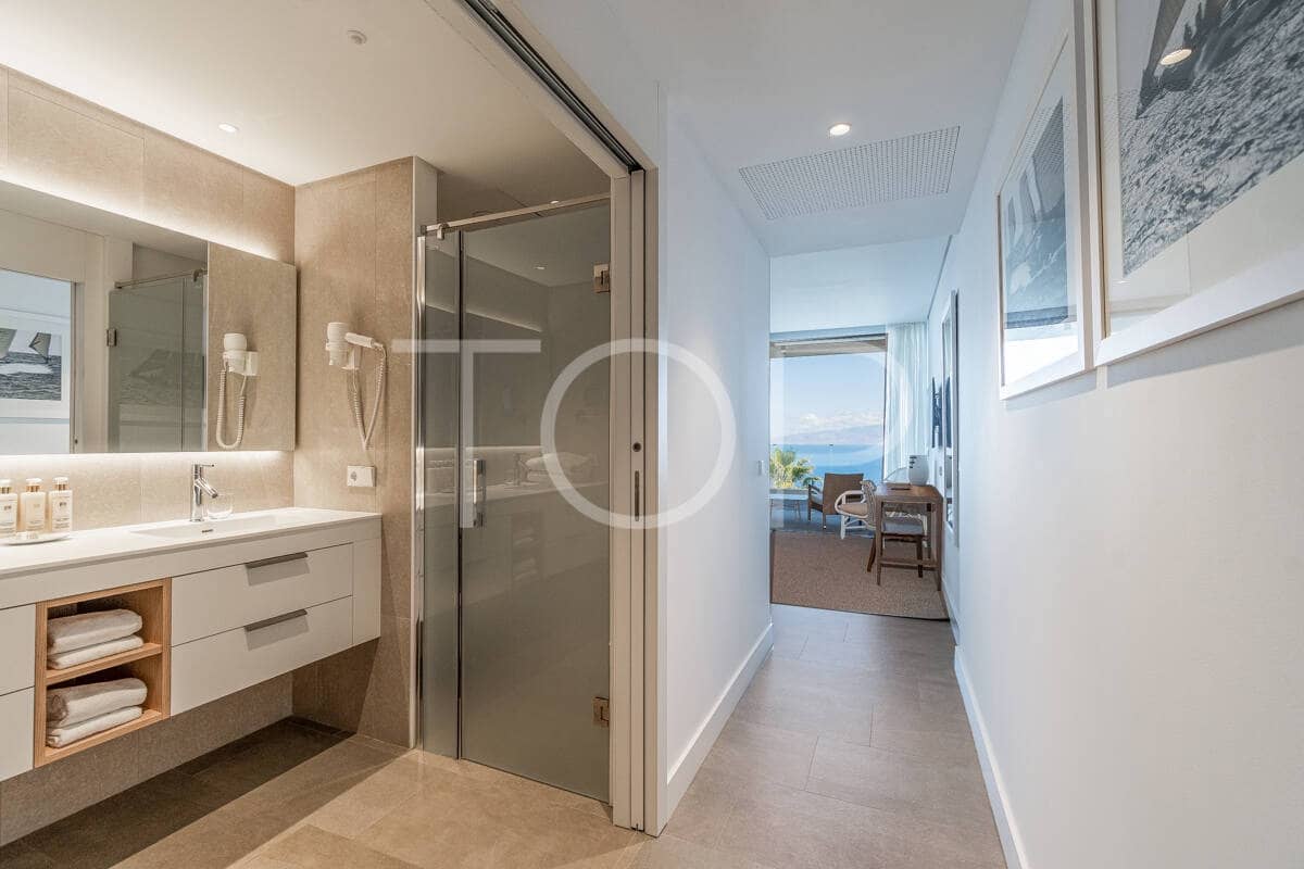 3 bedroom Flat for sale in Guia de Isora with pool garage - € 1,475,000 (Ref: 9841946)