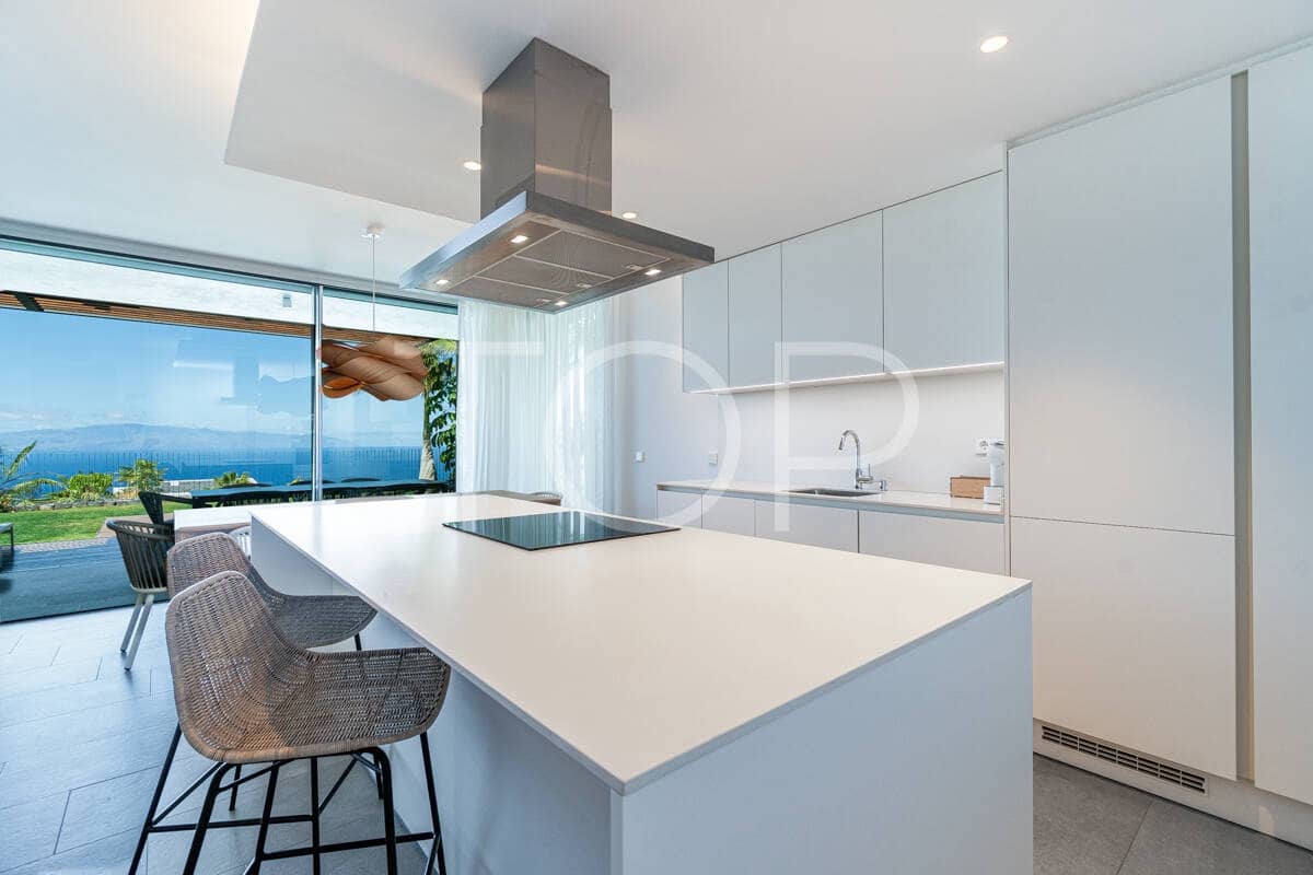 3 bedroom Flat for sale in Guia de Isora with pool garage - € 1,475,000 (Ref: 9841946)