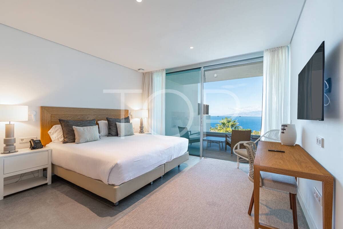 3 bedroom Flat for sale in Guia de Isora with pool garage - € 1,475,000 (Ref: 9841946)