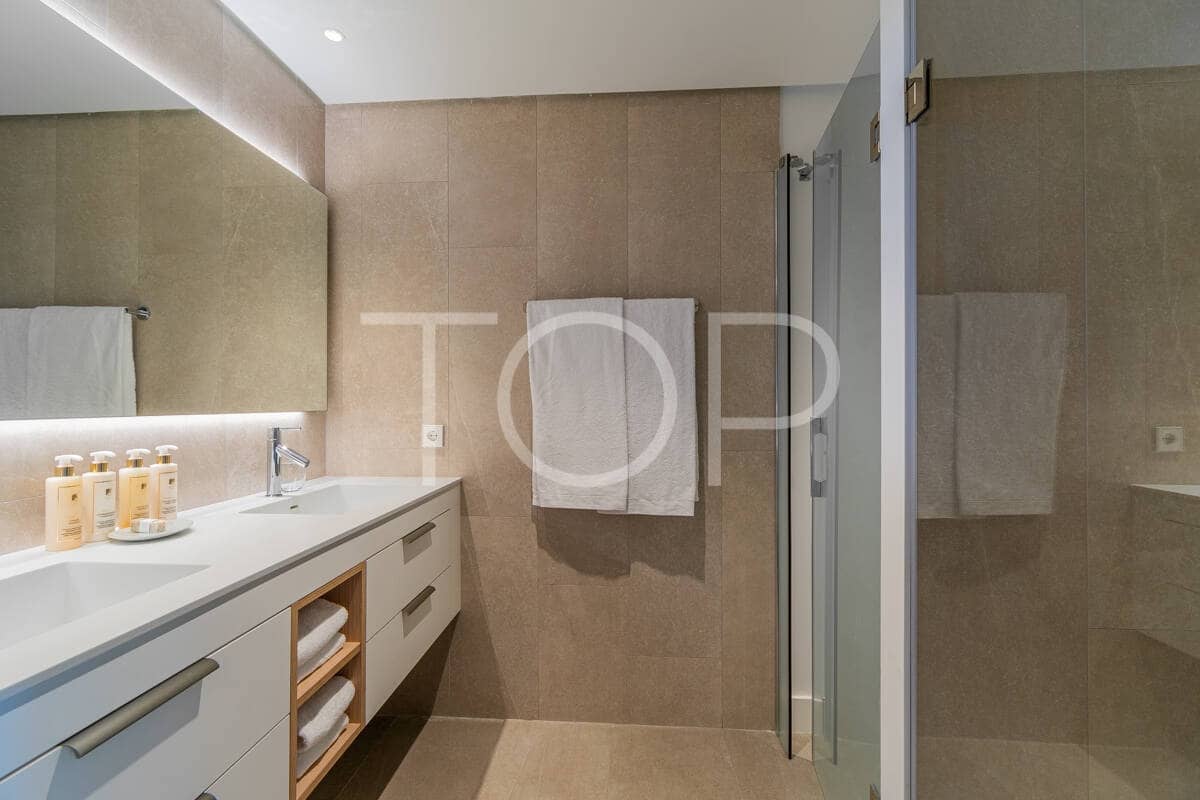 3 bedroom Flat for sale in Guia de Isora with pool garage - € 1,475,000 (Ref: 9841946)
