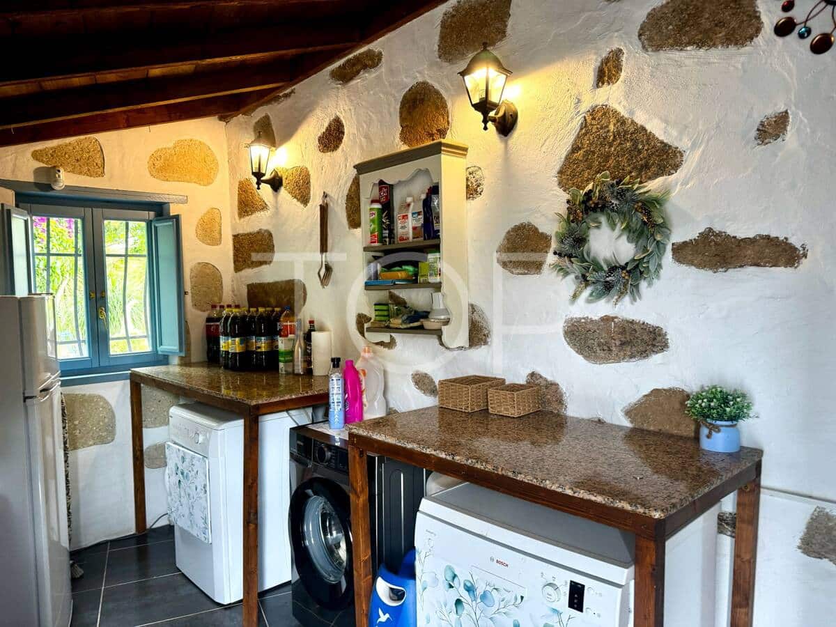 2 bedroom Finca/Country House for sale in San Miguel de Abona with garage - € 479,000 (Ref: 9844689)