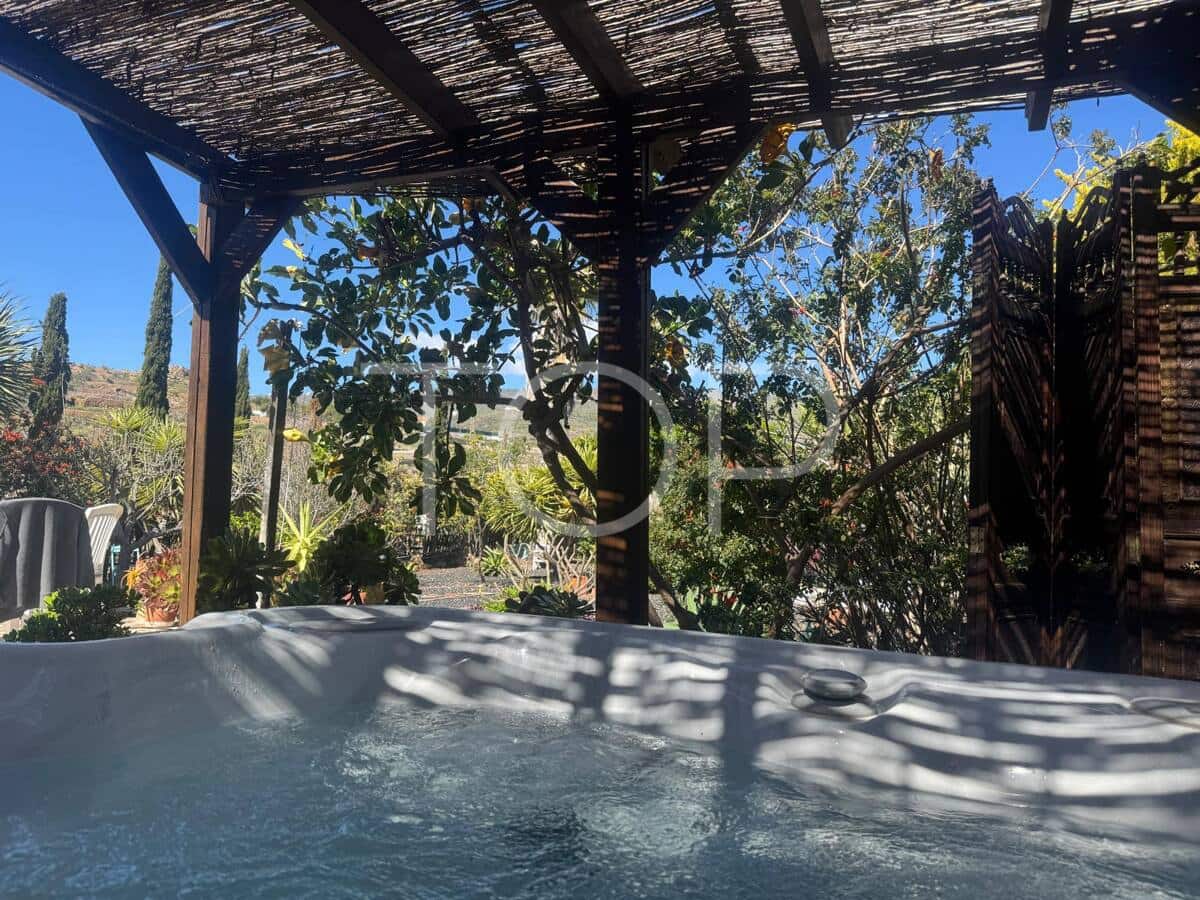 2 bedroom Finca/Country House for sale in San Miguel de Abona with garage - € 479,000 (Ref: 9844689)