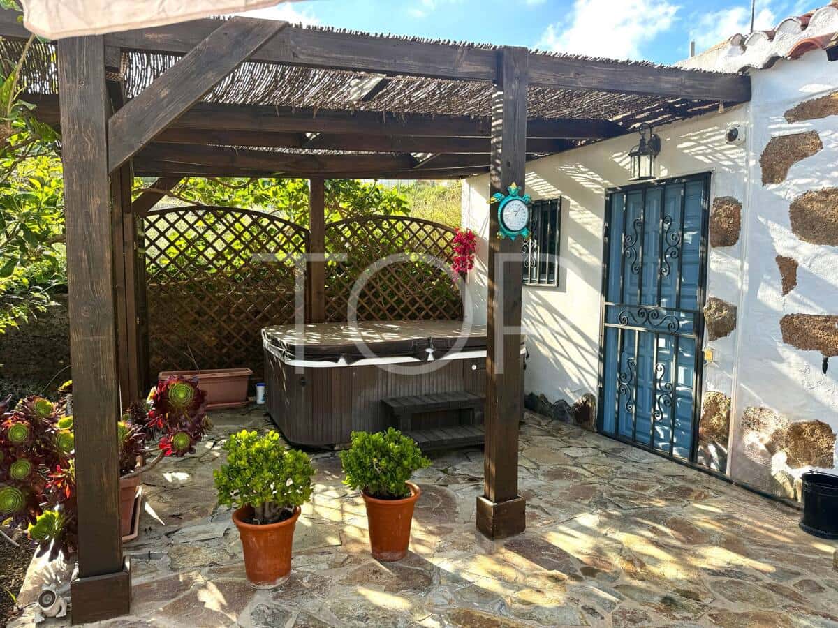 2 bedroom Finca/Country House for sale in San Miguel de Abona with garage - € 479,000 (Ref: 9844689)