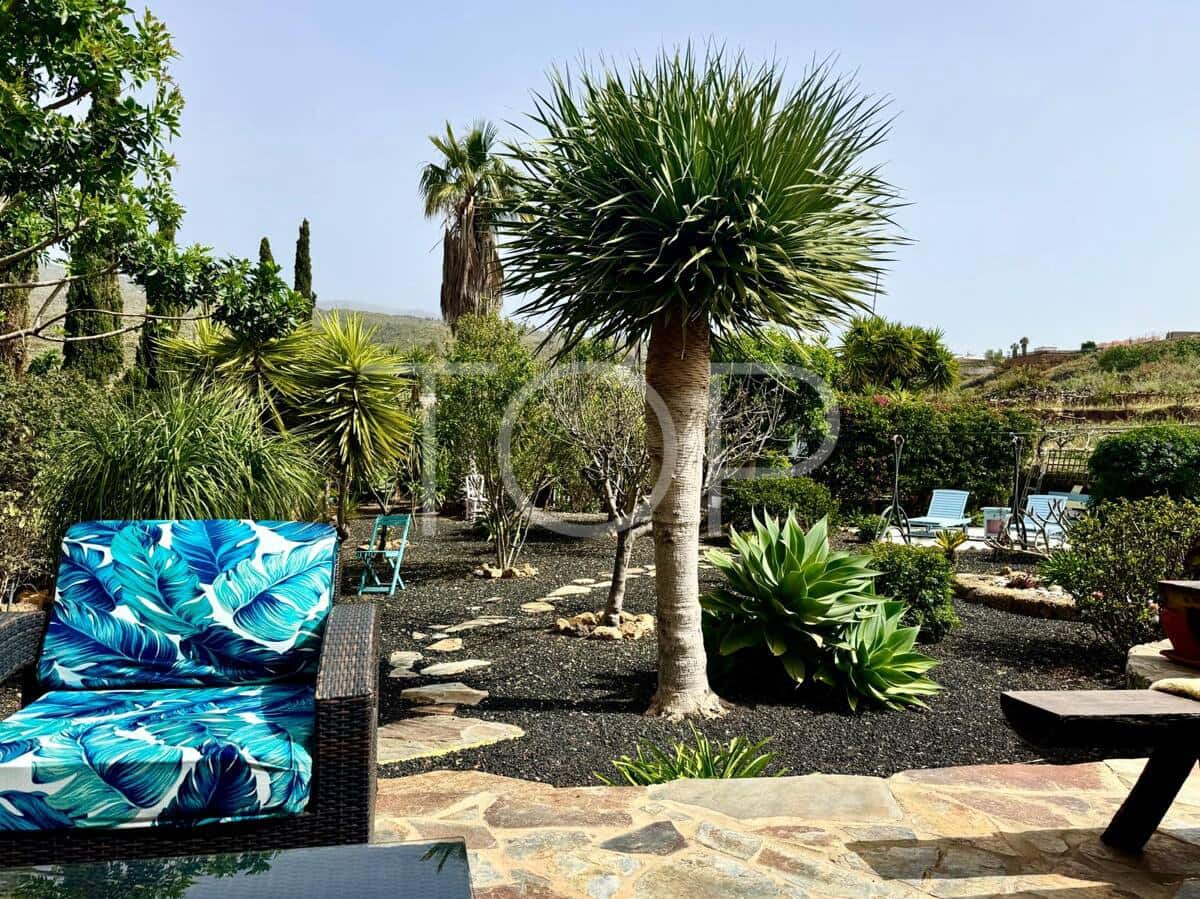 2 bedroom Finca/Country House for sale in San Miguel de Abona with garage - € 479,000 (Ref: 9844689)