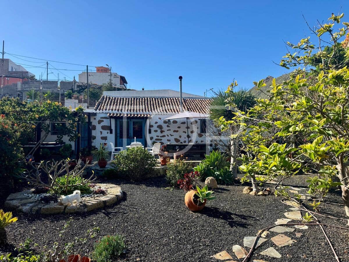 2 bedroom Finca/Country House for sale in San Miguel de Abona with garage - € 479,000 (Ref: 9844689)