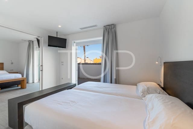 2 chambre Appartement à vendre à Playa del Duque, Adeje avec piscine garage - 990 000 € (Ref: 9850769)