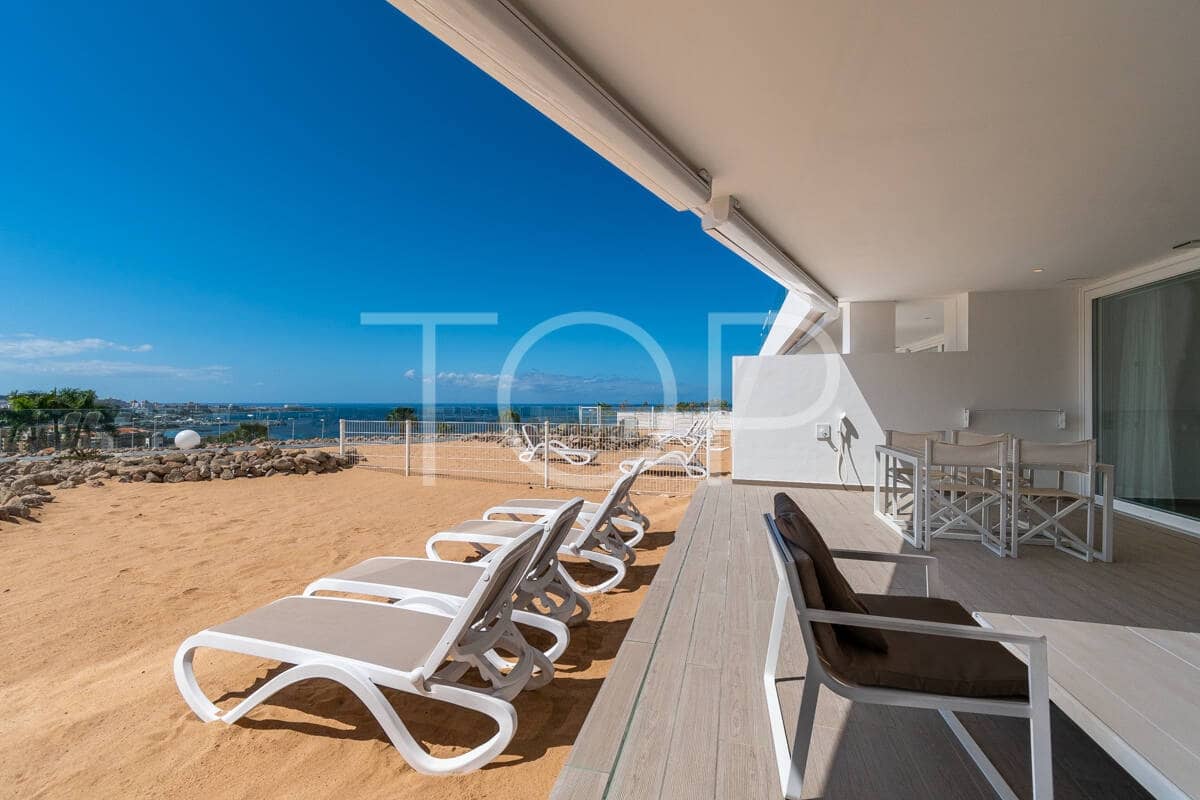 2 bedroom Flat for sale in Playa del Duque with pool garage - € 990,000 (Ref: 9850769)