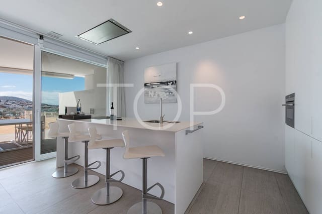 2 chambre Appartement à vendre à Playa del Duque, Adeje avec piscine garage - 990 000 € (Ref: 9850769)