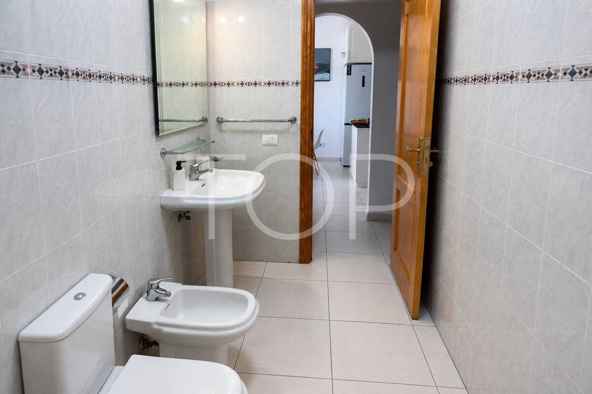 2 bedroom Flat for sale in El Medano with garage - € 350,000 (Ref: 9854710)