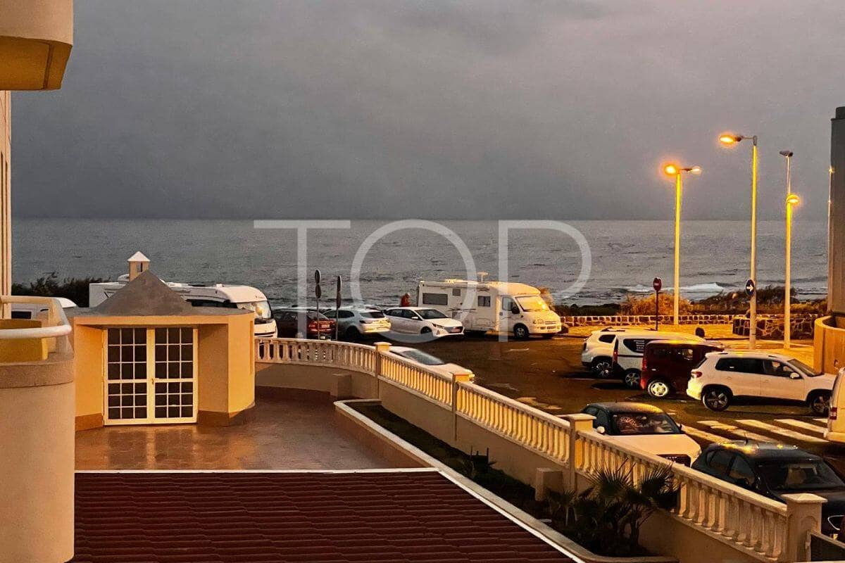 2 bedroom Flat for sale in El Medano with garage - € 350,000 (Ref: 9854710)