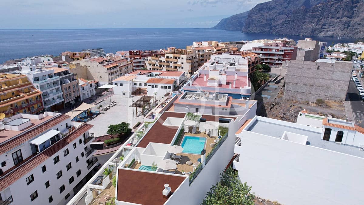 3 bedroom Flat for sale in Puerto Santiago with pool garage - € 345,000 (Ref: 9866322)