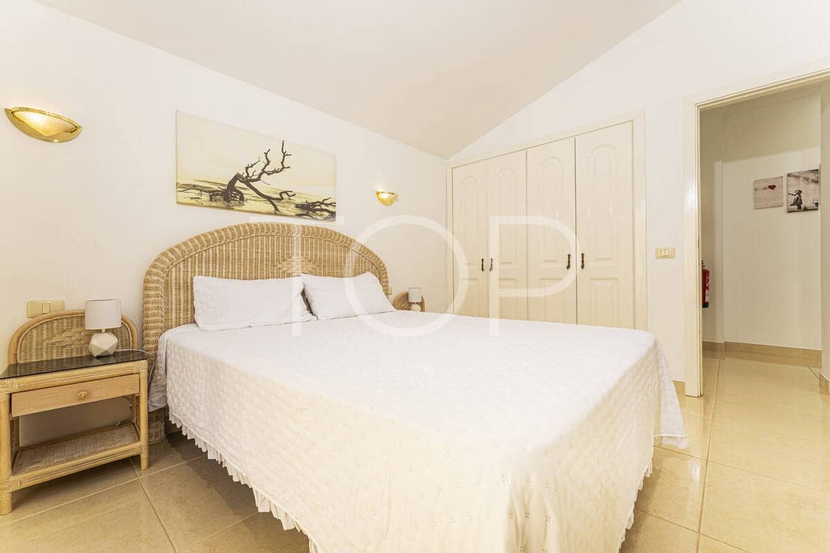 7 soverom Villa til salgs i Costa Adeje med svømmebasseng garasje - € 1 878 000 (Ref: 9872823)