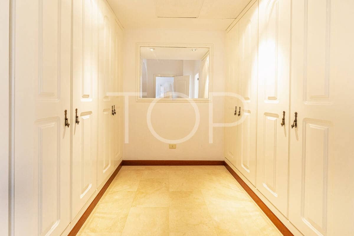 7 soverom Villa til salgs i Costa Adeje med svømmebasseng garasje - € 1 878 000 (Ref: 9872823)