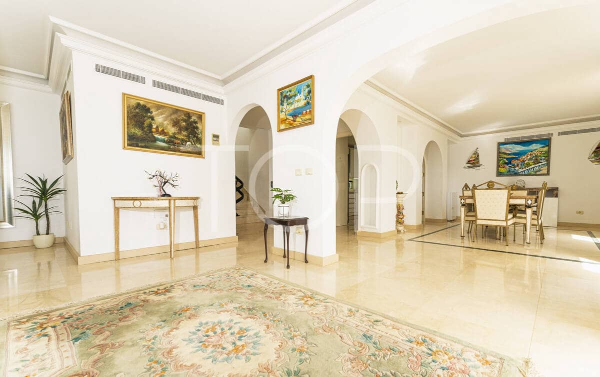 7 soverom Villa til salgs i Costa Adeje med svømmebasseng garasje - € 1 878 000 (Ref: 9872823)