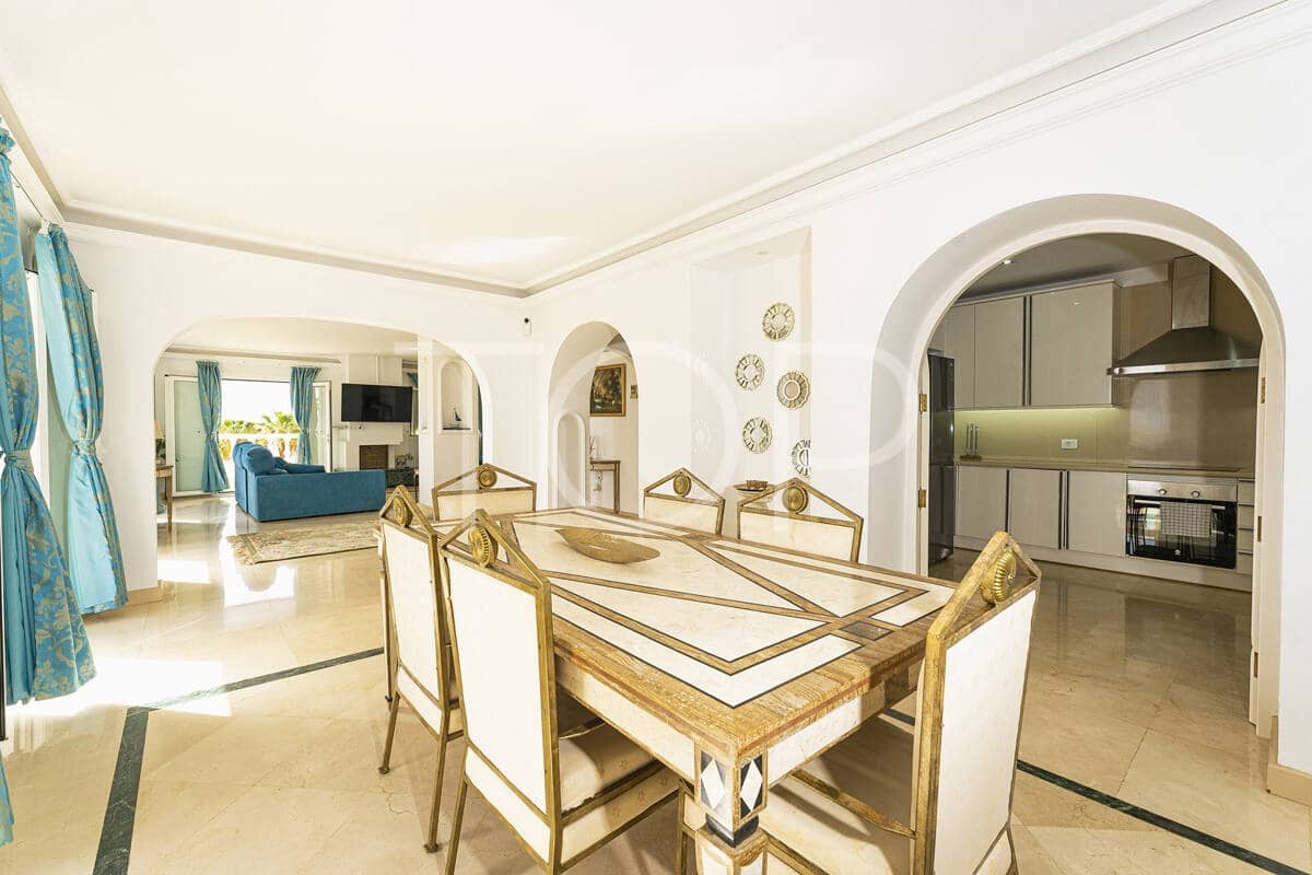 7 soverom Villa til salgs i Costa Adeje med svømmebasseng garasje - € 1 878 000 (Ref: 9872823)